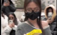 娱乐资讯吃瓜爆料翻车,吃瓜群众误信谣言，真相揭露令人唏嘘
